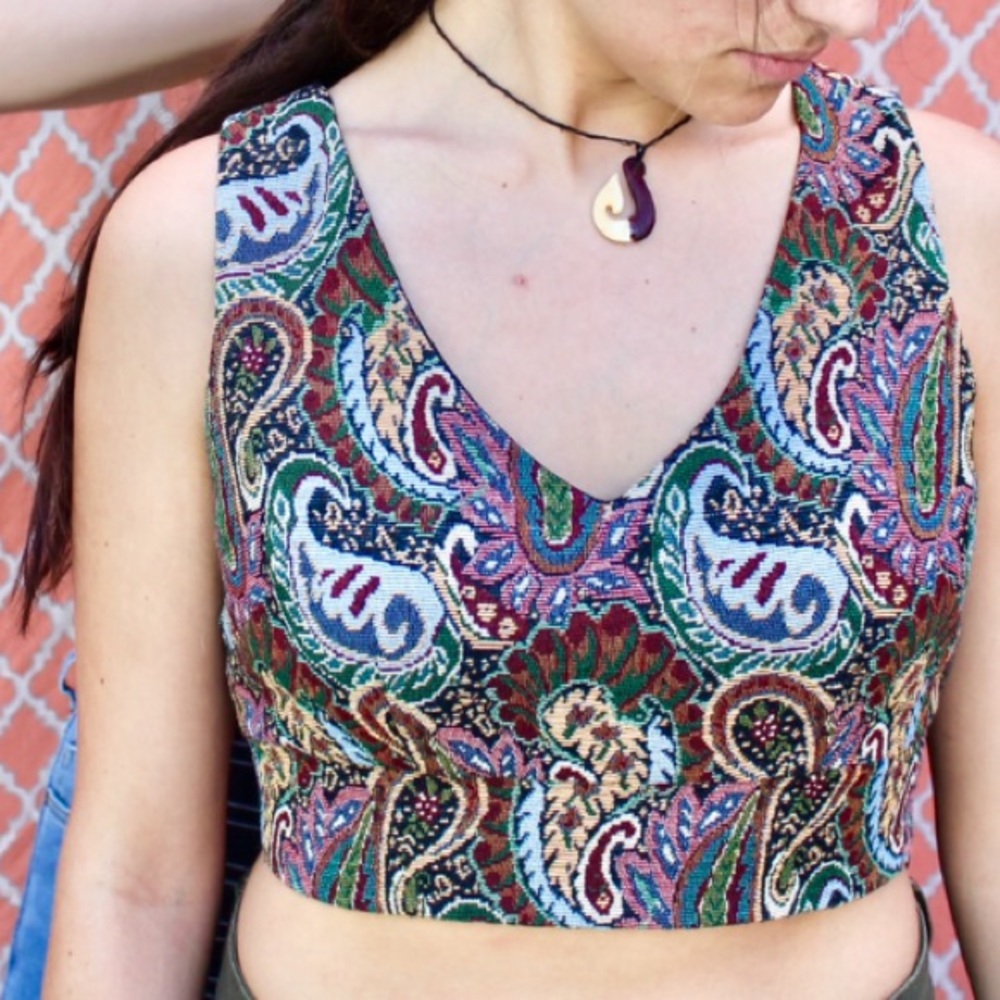 Paisley Woven/Embroidered open back tank top💙